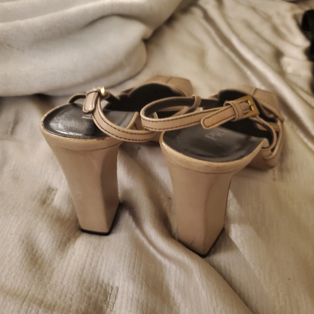 Prada - Picture 4 of 7